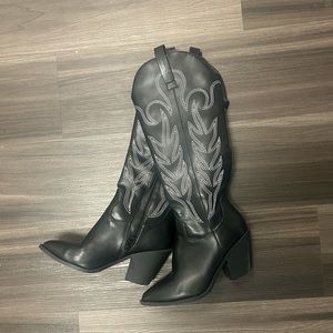 Black cowgirl/cowboy boots